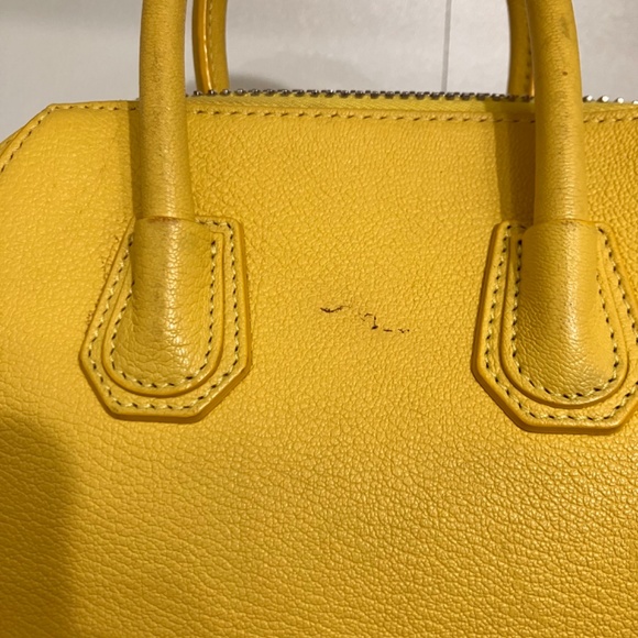 Authentic Givenchy Antigona - Picture 9 of 15